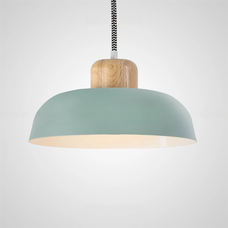 Размер M. Цвет голубой (Хорватия), светлое дерево.