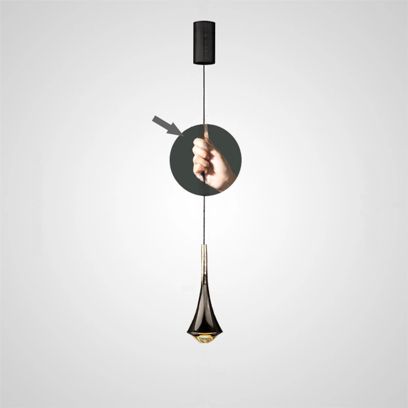 Плафон жемчужно-черный. Высота регулируется. Теплый свет