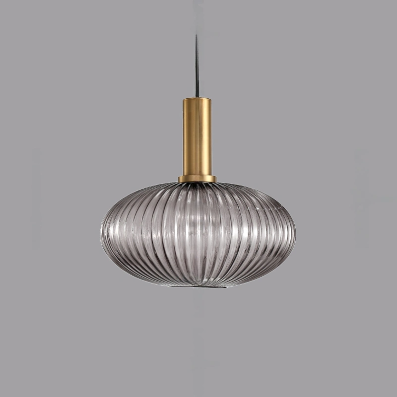 Модель C. Плафон дымчато-серый. Цвет патрона латунь.