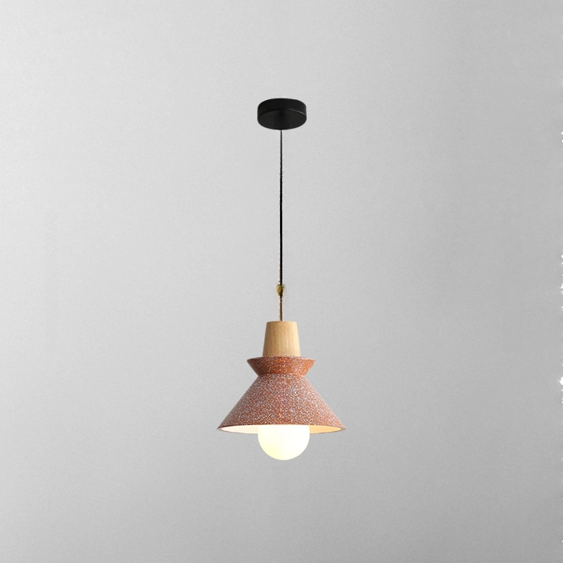 Цвет оранжевый крапчатый.