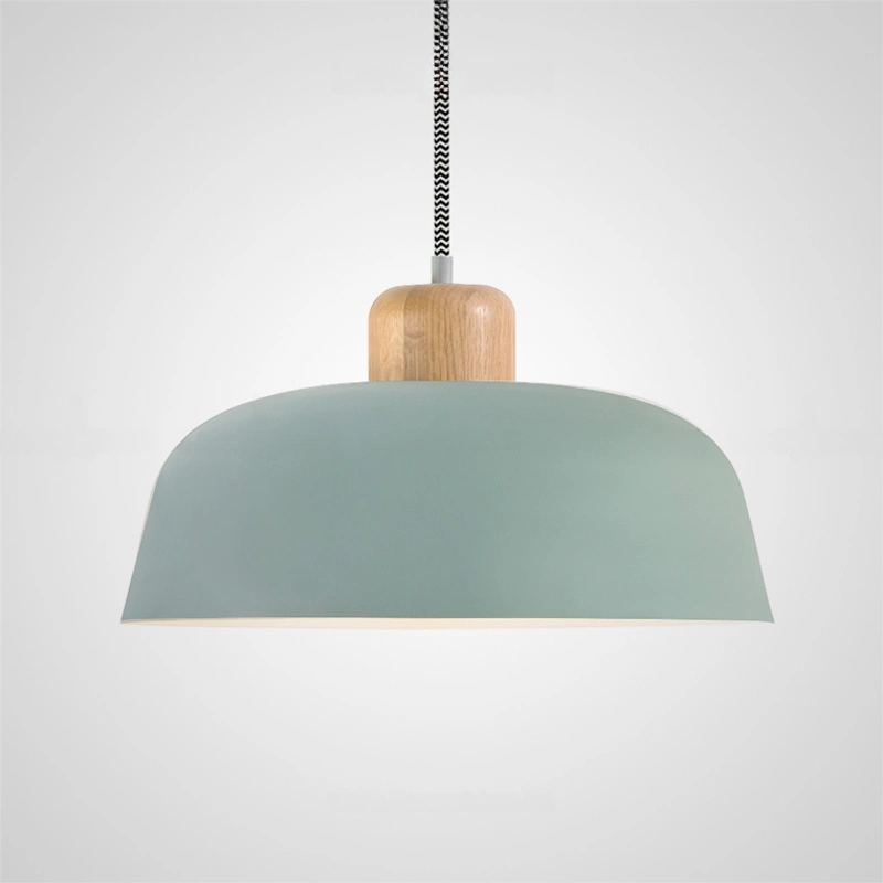 Размер L. Цвет голубой (Хорватия), светлое дерево.