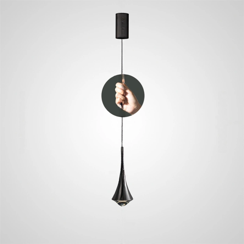 Плафон полностью черный. Высота регулируется. Трехцветный свет