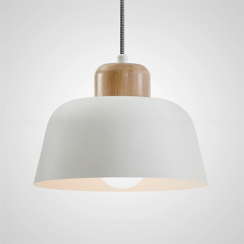 Размер S. Цвет белый (Аляска), светлое дерево.