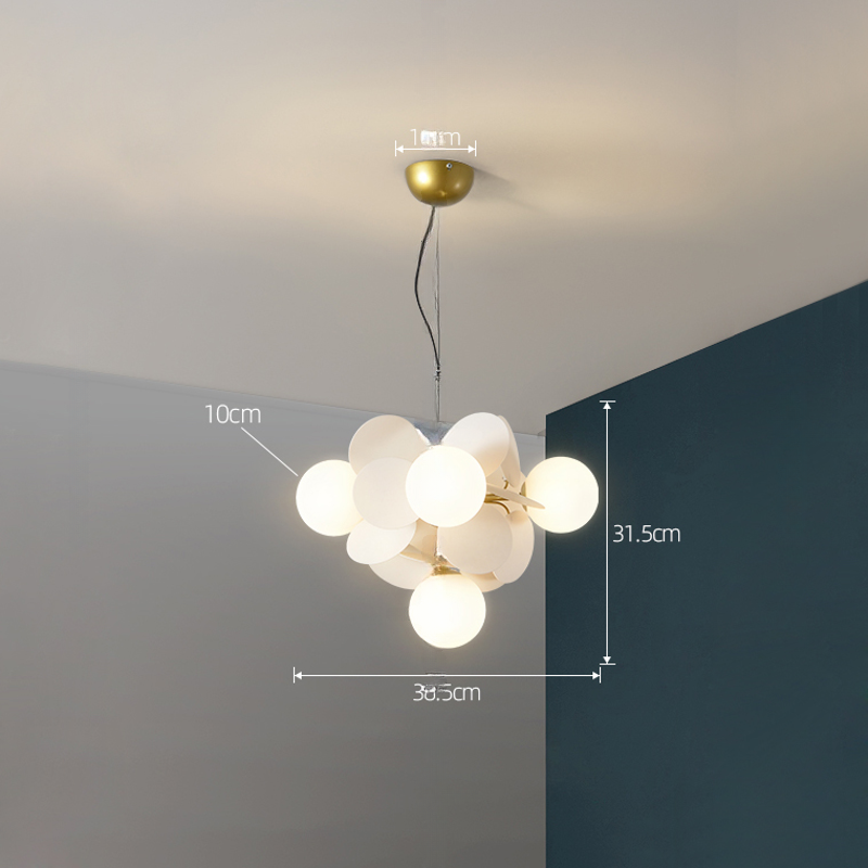 5 плафонов. Цвет белый.